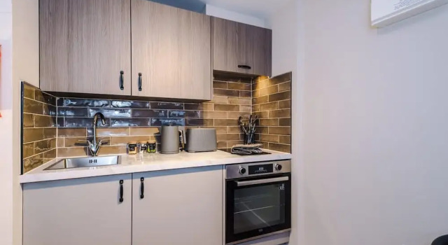 Коттедж NEW Stunning Studio in the City-centre Sleeps 2