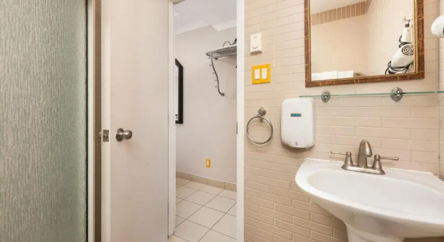 Кровать в общем номере Samesun Montreal Hotel & Hostel