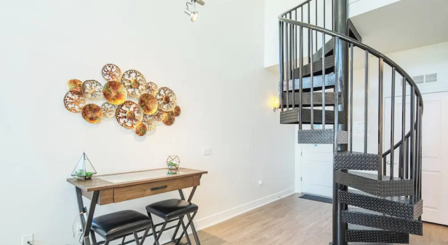 Апартаменты Superior King Bed - Top Floor 2sty Loft - Parking 4058