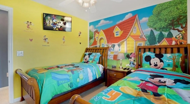 Luxury Resort Living Minutes Fom Disney 5 Bedroom Home