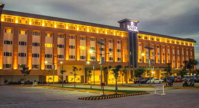 Royce Hotel & Casino