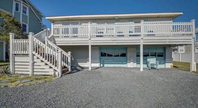 Коттедж с 3 комнатами с балконом Holden Beach Home on Intracoastal Waterway Canal!