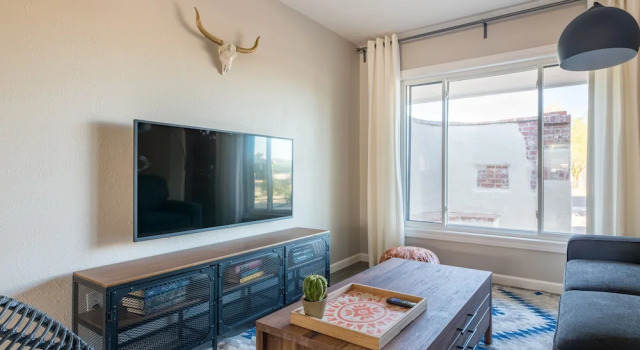 4BR Remodeled Classic near Old Town by WanderJaunt
