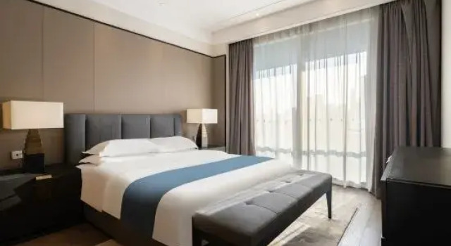 Люкс c 1 комнатой с балконом и с видом на реку Hanting Hotel Shanghai Hongqiao Airport