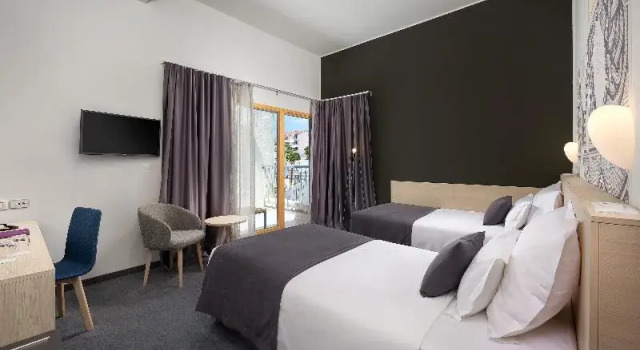 Двухместный номер Standard с балконом Hotel Salona Palace