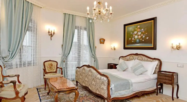 Номер Deluxe Royal Hotel