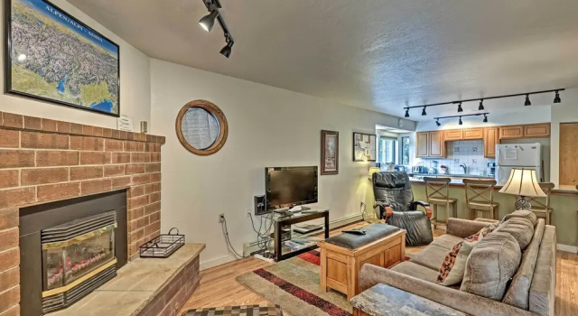 Апартаменты с 2 комнатами с балконом < 2 Mi to Frisco Adventure Park: Cozy Townhome!