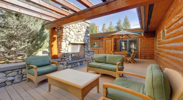 Sun Valley Log Home w/ Hot Tub & Mtn Views!, Rezerwuj Dom wakacyjny Ketchum Sun Valley