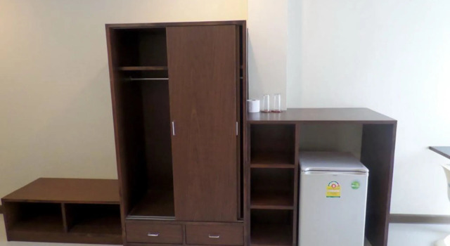 The Aree Grand Apartment, Varaa Huoneisto Hotellit North-Eastern Thailand pysäköinnillä, Pysäköinti