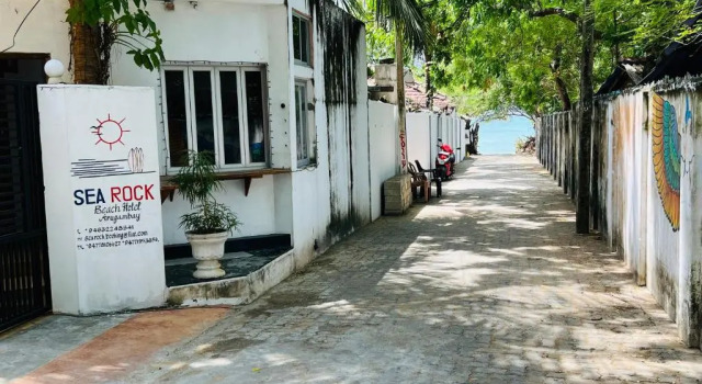 Sea Rock Beach Hotel