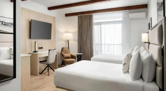 Четырёхместный номер Standard с балконом и с видом на горы Mont Gabriel, Sainte-Adèle, a Tribute Portfolio Resort