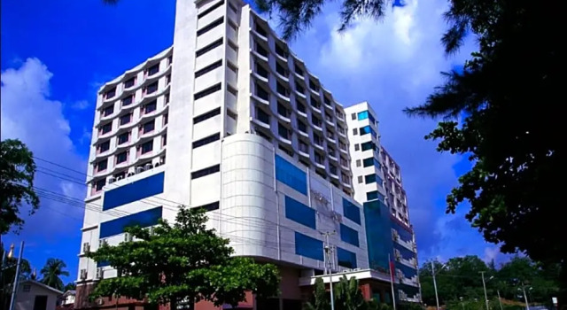Люкс с балконом Yuzana Hotel
