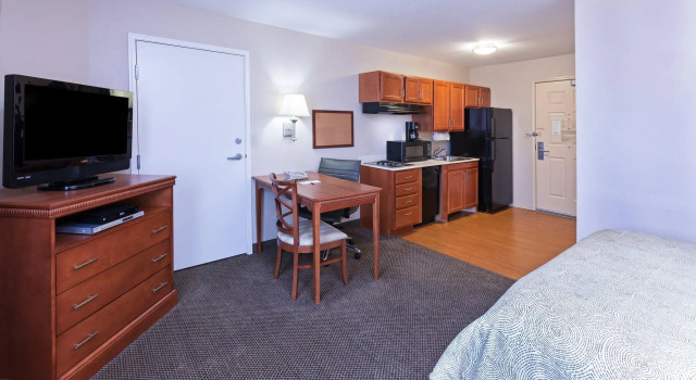 Двухместный люкс Candlewood Suites Owasso by IHG