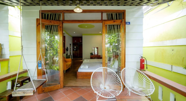 Четырёхместный номер Deluxe с балконом и с видом на сад Mai Phuong Binh Bungalow