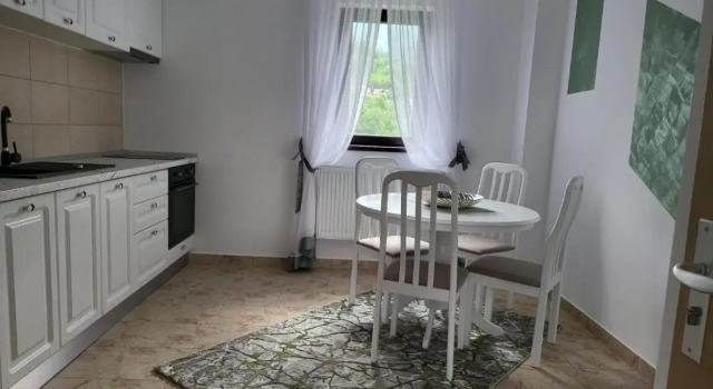 Bibis Apartments, Rezerwuj Apartament Hotele w Nehoiasu z parkingiem, Parking