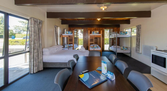 Шестиместный номер Classic Cambridge Top 10 Holiday Park