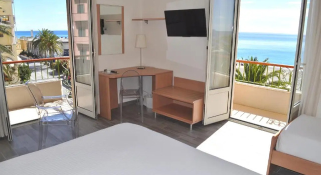 Трёхместный номер Standard с балконом и с видом на море Hotel Boncardo