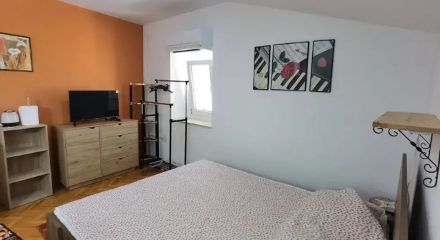 Cozy Studio Apartments With Terrace Near Kaštela Promenade, Varaa Huoneisto Hotellit Split-Dalmatia pysäköinnillä, Pysäköinti