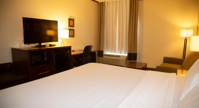 Ardmore Inn & Suites