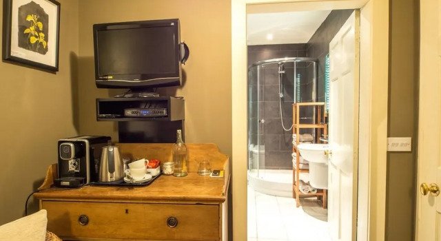 Номер Luxury Six Brunton Place Guest House