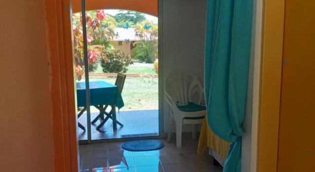 My Tiny Caritan- Petit coin de paradis- Bungalow de vacances avec piscine à 100m de la plage