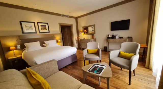 Hostellerie De Levernois, Rezervovat Hotel Hotely v Côte-d'Or s bazénem, Bazén