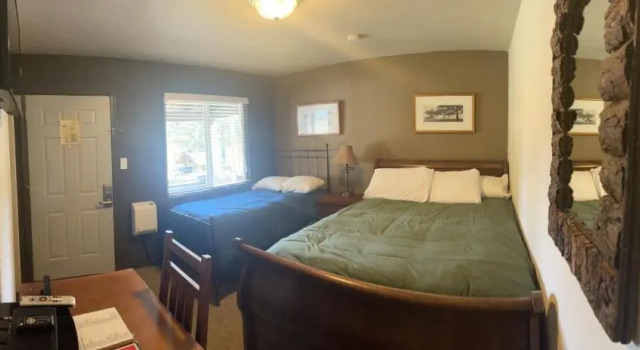 Трёхместный номер Standard с видом на горы Sierra Woods Lodge