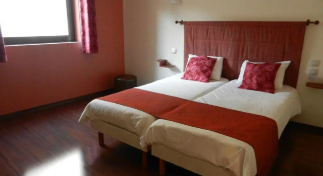 Двухместный номер Comfort LHÔTEL de CHARTRES - LOGIS