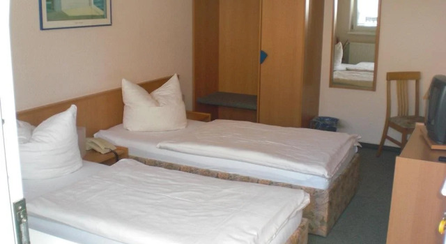 Hotel-Pension Lender, Buchen Sie Hotel Hotels in Oderbruch mit Parkplatz, Parkplätze