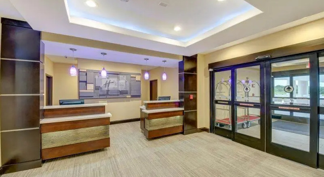 Четырёхместный номер Deluxe Holiday Inn Express & Suites Carrizo Springs by IHG