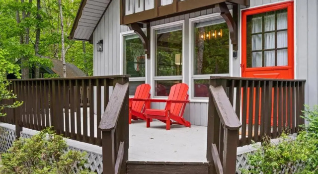 The Gingerbread House: 4 BR chalet, w/ Sunroom/Deck, sleeps 12, modern amenities, 预订 小木屋 马萨纳滕 弗吉尼亚州