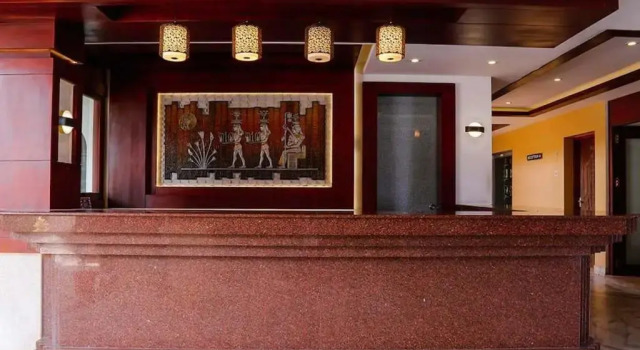 Hotel Maadhini