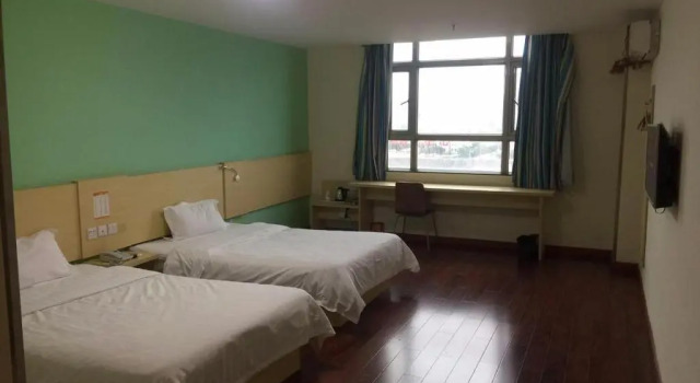 7 Days Inn Yangjiang Yangdong Time Square Shopping Mall Branch