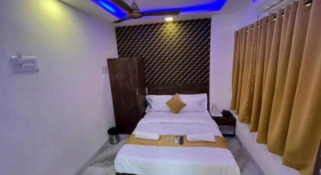 Hotel Plaza Rooms - Prabhadevi Dadar, Забронировать Отель Отели штата Махараштры 3 звезды, 3*