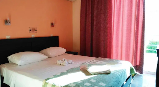 Двухместный номер Standard Leonidas Hotel & Studios