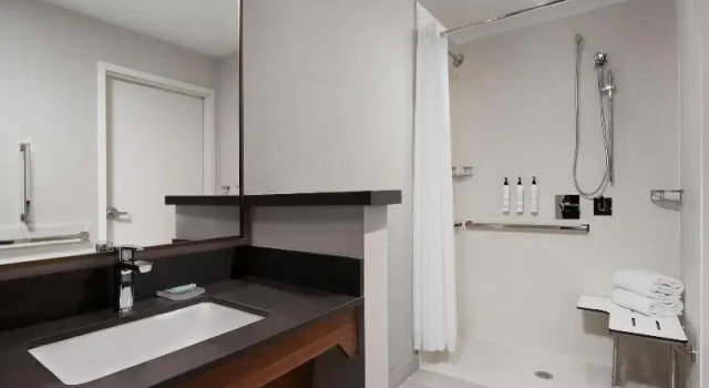 Четырёхместный люкс Fairfield by Marriott Inn & Suites Chino