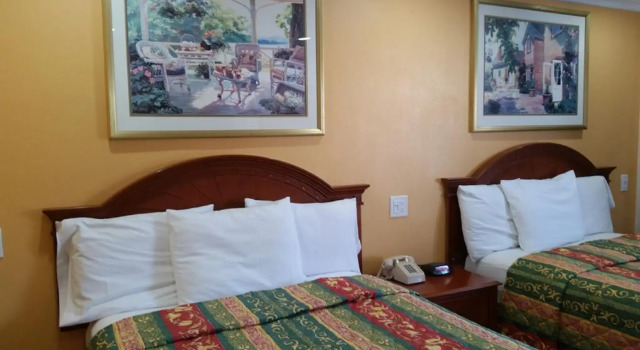 Четырёхместный номер Deluxe Kona Inn Motel Anaheim