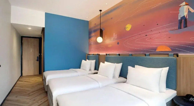 Standaard Driepersoons Familie kamer uitzicht op de stad Ibis Styles Semarang Simpang Lima