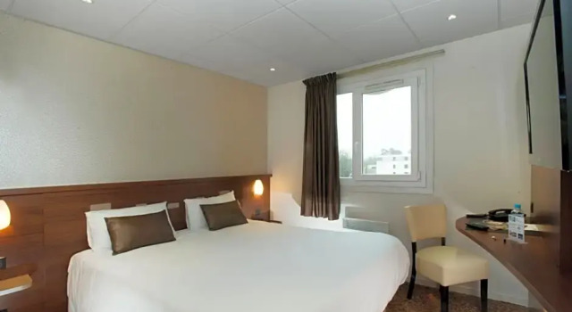 Двухместный номер Comfort с красивым видом из окна Brit Hotel Tours Sud - Le Cheops