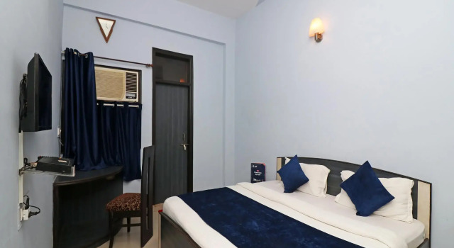 OYO 19002 Alpine Residency, Varaa Hotelli Faridabad Haryana