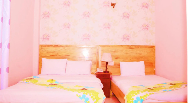 Трёхместный номер Standard Dalat Flower Hotel