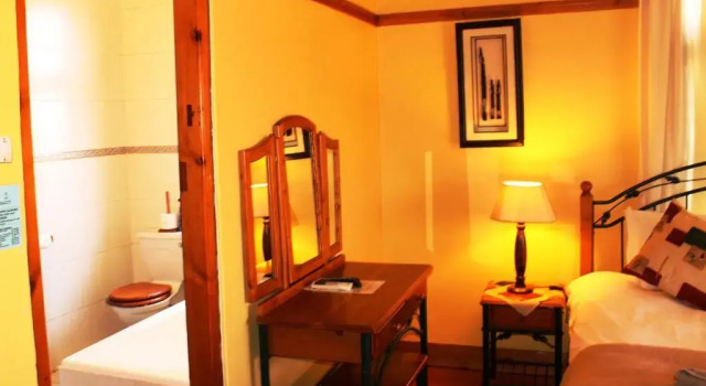 Номер Standard Flintstones Guest House Durban