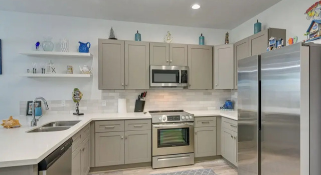 Коттедж Walk to Gulf: Ocean-view Home in Crystal Beach!