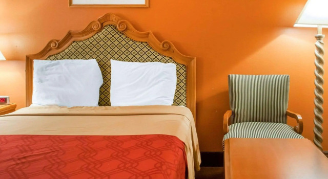 Четырёхместный номер Standard Econo Lodge Hobbs
