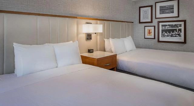 Четырёхместный номер Standard Hilton St. Louis at the Ballpark