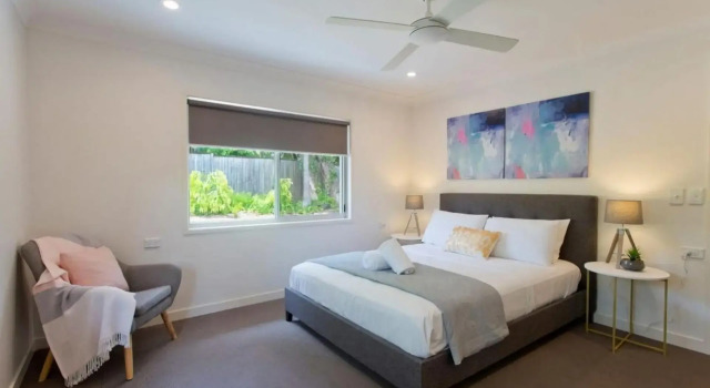 Depper St Charming Beach Side Home in Lovely Location, Prenota Hotel Sunshine Beach 