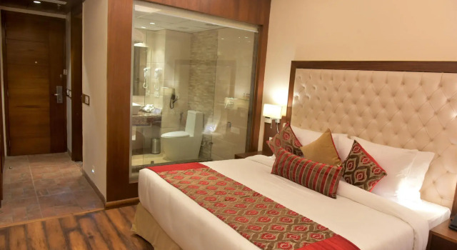 Royale Retreat Hotel & Spa Near Mall Road, Забронировать Курортный отель Отели Шимлы 4 звезды, рядом с Улица Молл-роуд, 4*