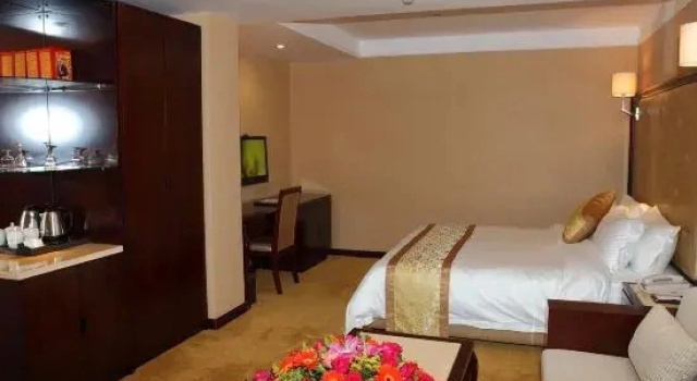 Четырёхместный семейный люкс Hongdu Hotel