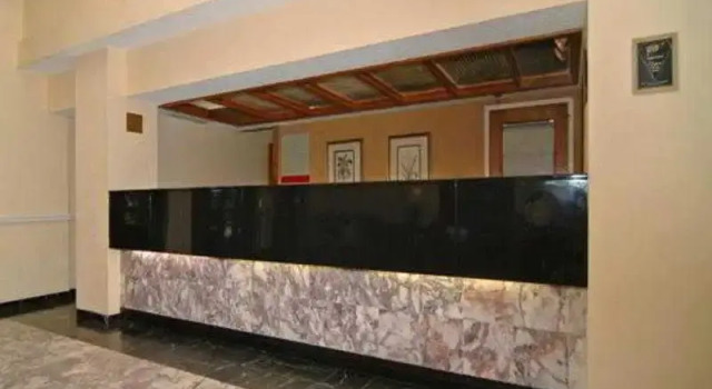 Quality Suites Convention Center, Забронировать Отель Отели Северного Чарльстона с парковкой, рядом с Центр исполнительских видов искусства North Charleston Coliseum, Парковка