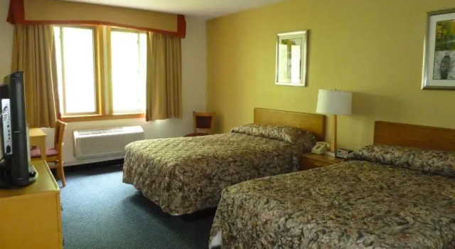 Четырёхместный номер Standard Katahdin Inn & Suites